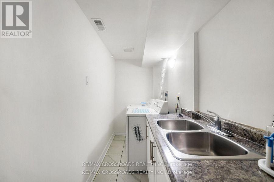 38 Jinnah Court, Toronto (Victoria Village), Ontario  M4A 2Y1 - Photo 23 - C12706494