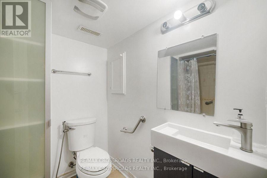 38 Jinnah Court, Toronto (Victoria Village), Ontario  M4A 2Y1 - Photo 22 - C12706494