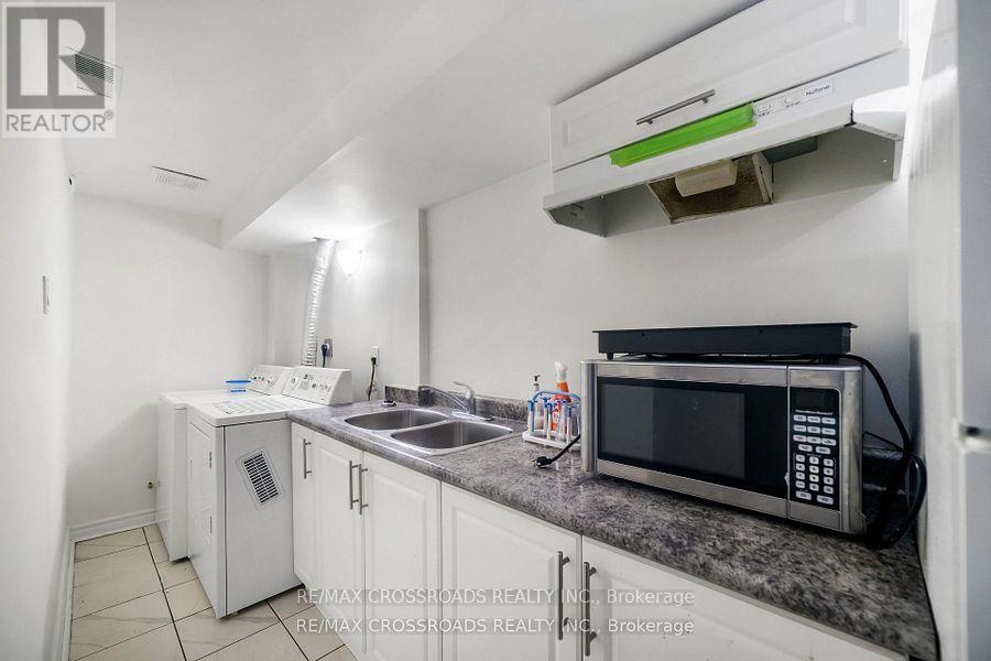 38 Jinnah Court, Toronto (Victoria Village), Ontario  M4A 2Y1 - Photo 24 - C12706494