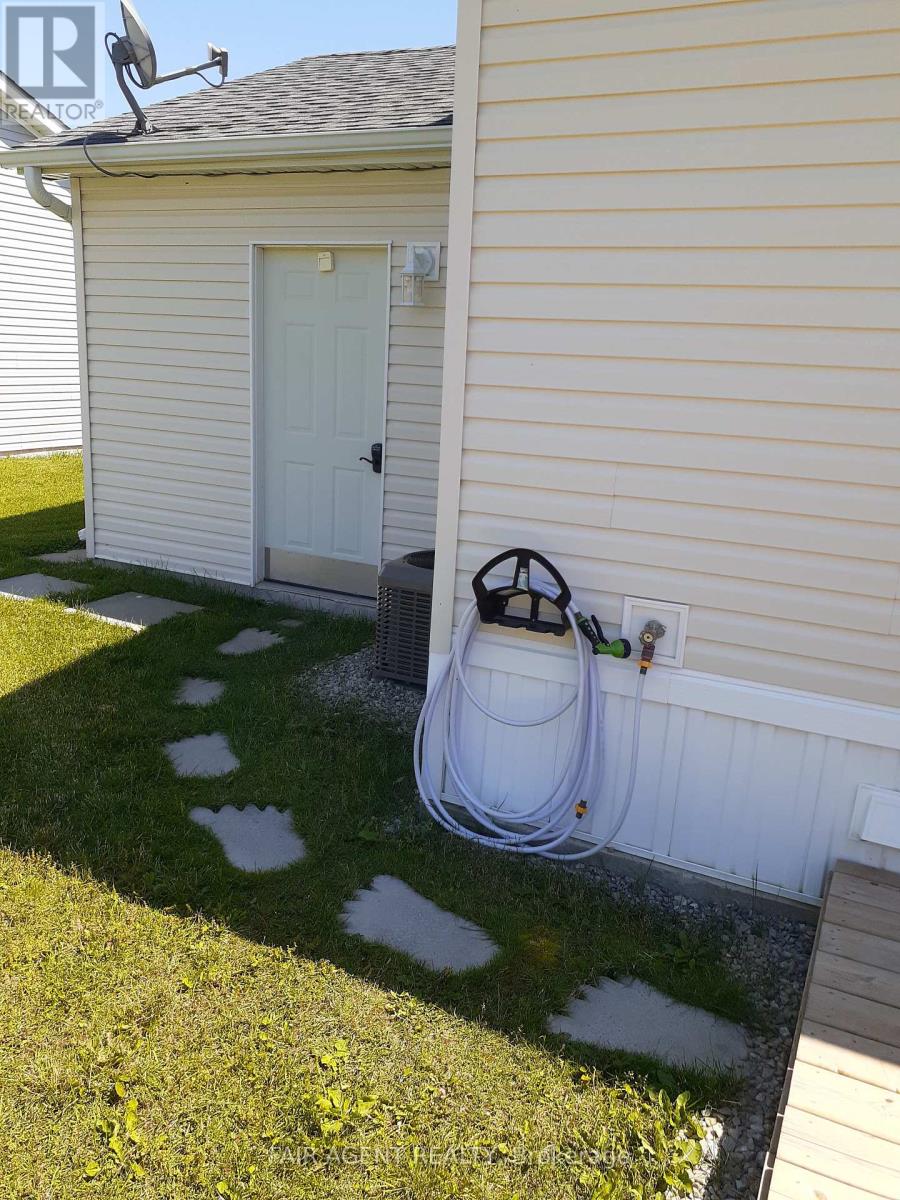 7 Forest Trail, Haldimand, Ontario  N0A 1L0 - Photo 29 - X12851526