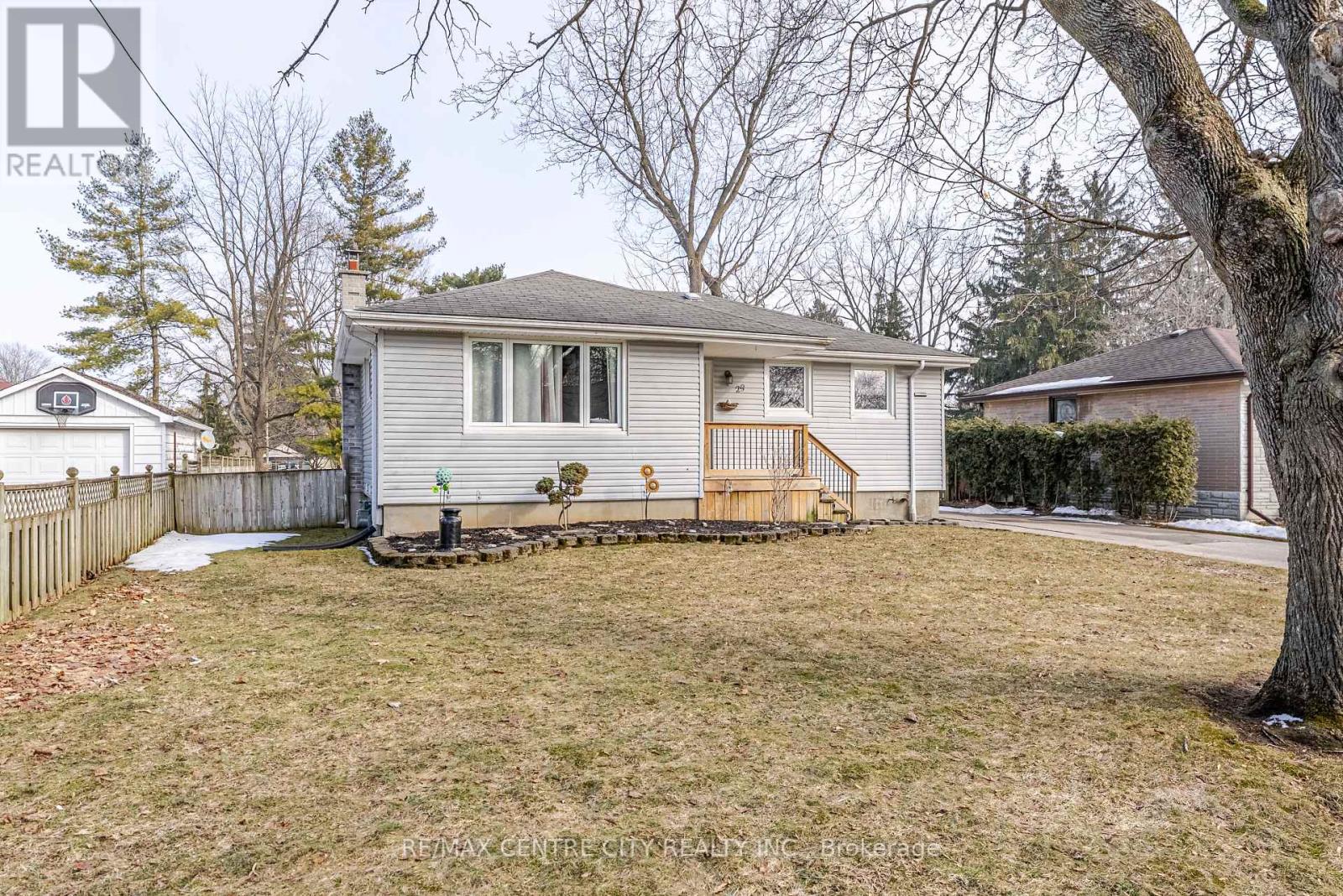 29 York Street, Aylmer, Ontario  N5H 2G8 - Photo 2 - X12851572