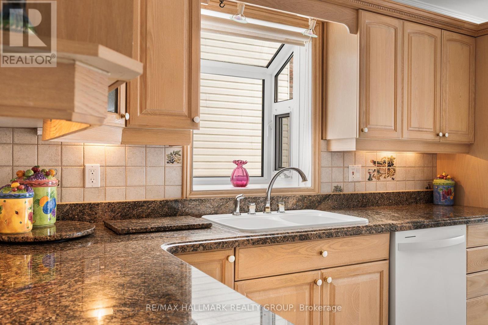 1177 St Moritz Crescent N, Ottawa, Ontario  K1C 2B2 - Photo 10 - X12851524