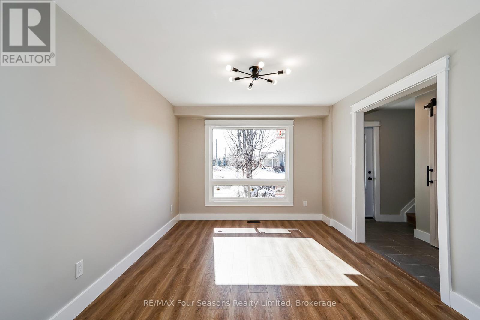 255 Valleyfield Crescent, Clearview, Ontario  L0M 1S0 - Photo 11 - S12851730