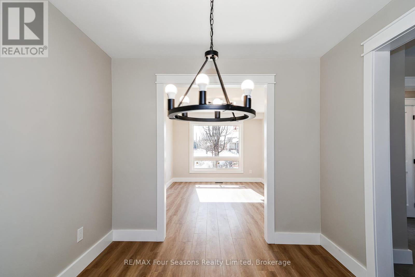 255 Valleyfield Crescent, Clearview, Ontario  L0M 1S0 - Photo 15 - S12851730