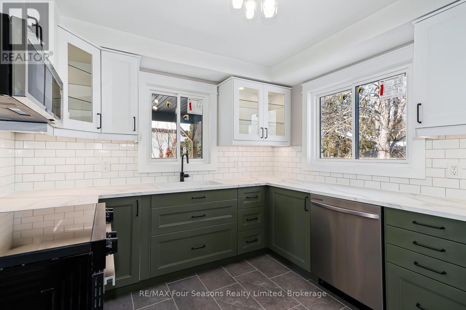 255 Valleyfield Crescent, Clearview, Ontario  L0M 1S0 - Photo 17 - S12851730