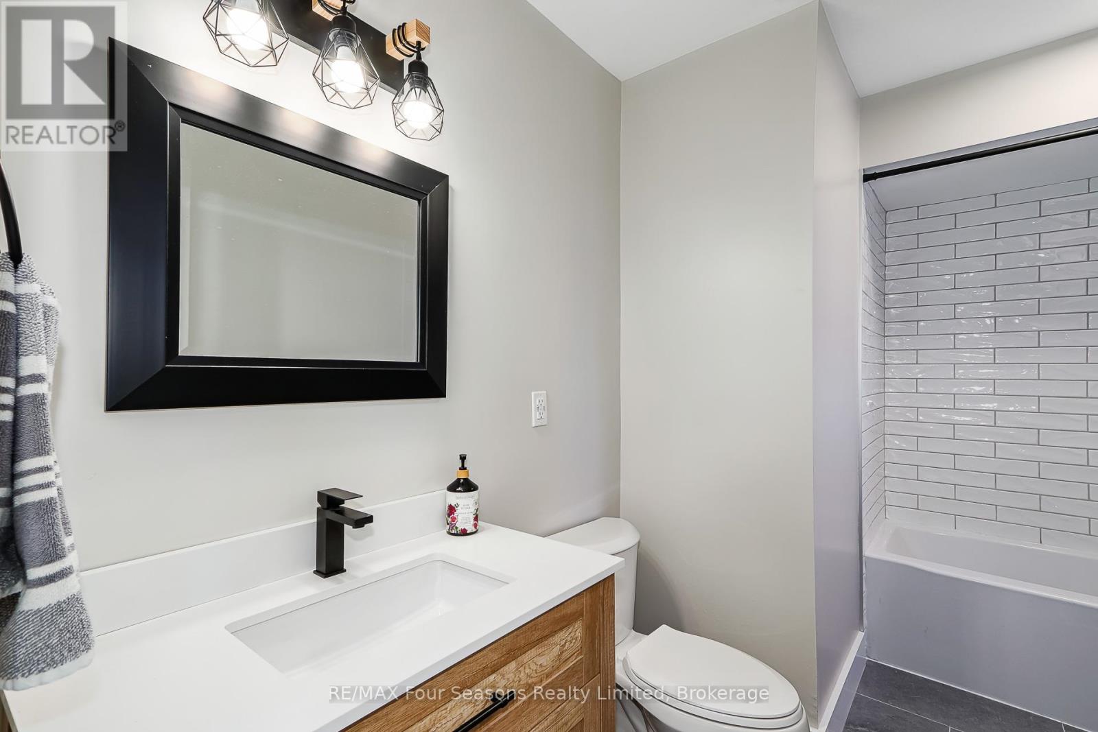 255 Valleyfield Crescent, Clearview, Ontario  L0M 1S0 - Photo 22 - S12851730