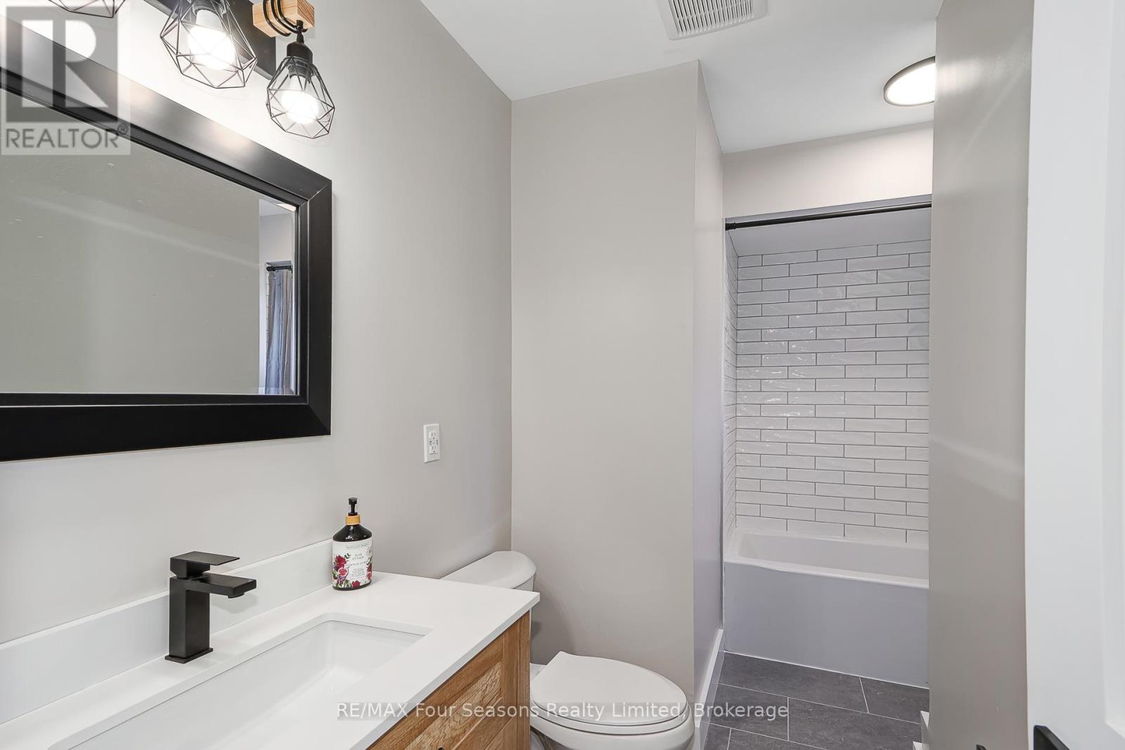 255 Valleyfield Crescent, Clearview, Ontario  L0M 1S0 - Photo 21 - S12851730