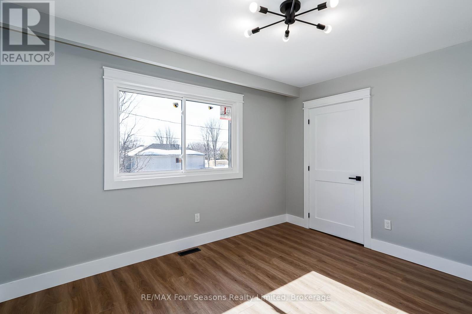 255 Valleyfield Crescent, Clearview, Ontario  L0M 1S0 - Photo 24 - S12851730