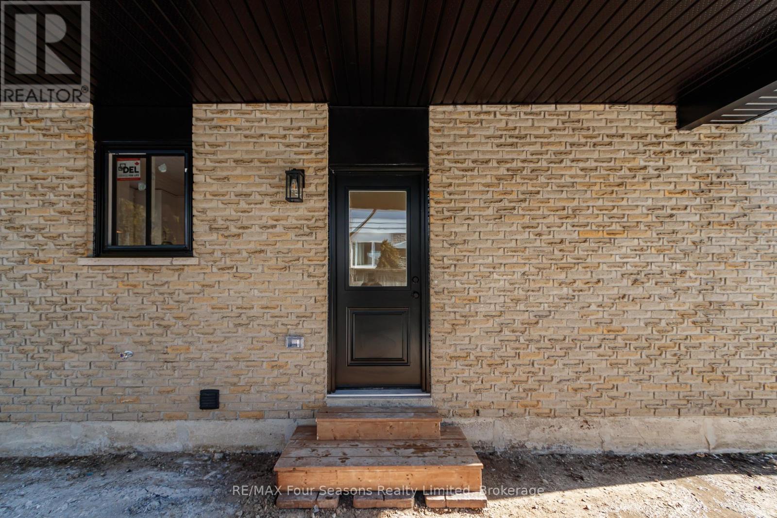 255 Valleyfield Crescent, Clearview, Ontario  L0M 1S0 - Photo 8 - S12851730