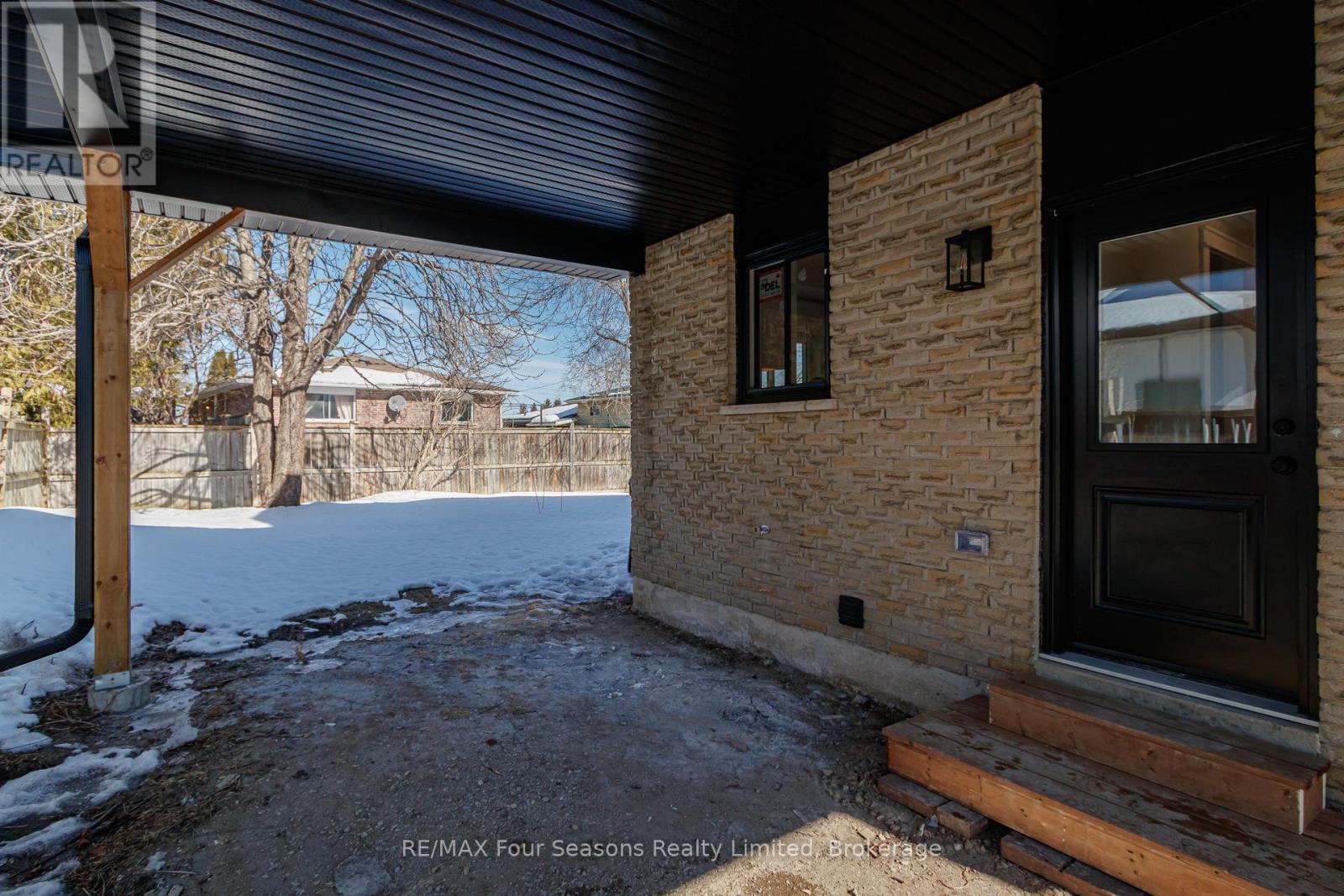 255 Valleyfield Crescent, Clearview, Ontario  L0M 1S0 - Photo 9 - S12851730