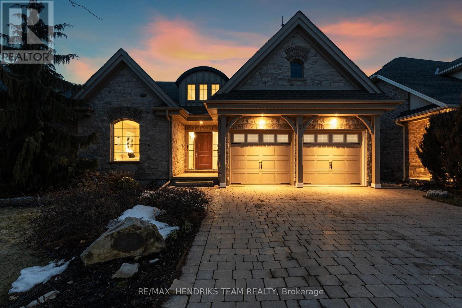 5 Mclean Court, St. Catharines, Ontario  L2W 0A2 - Photo 1 - X12851486