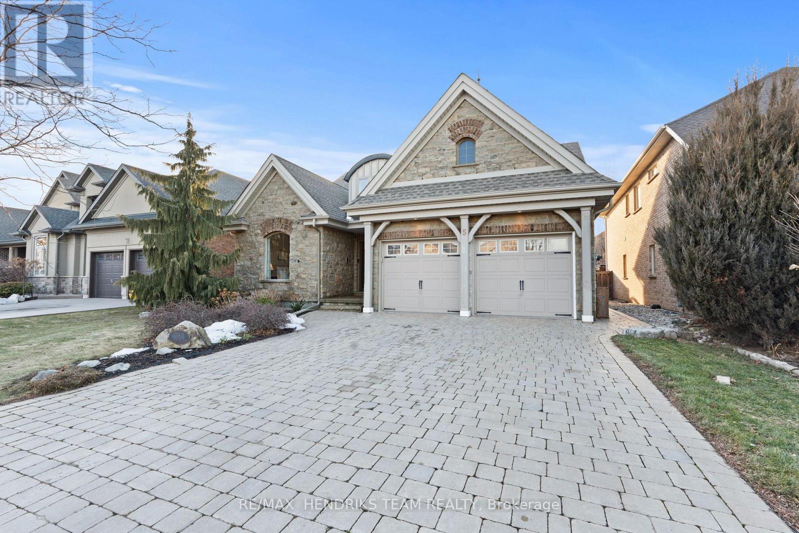 5 Mclean Court, St. Catharines, Ontario  L2W 0A2 - Photo 3 - X12851486