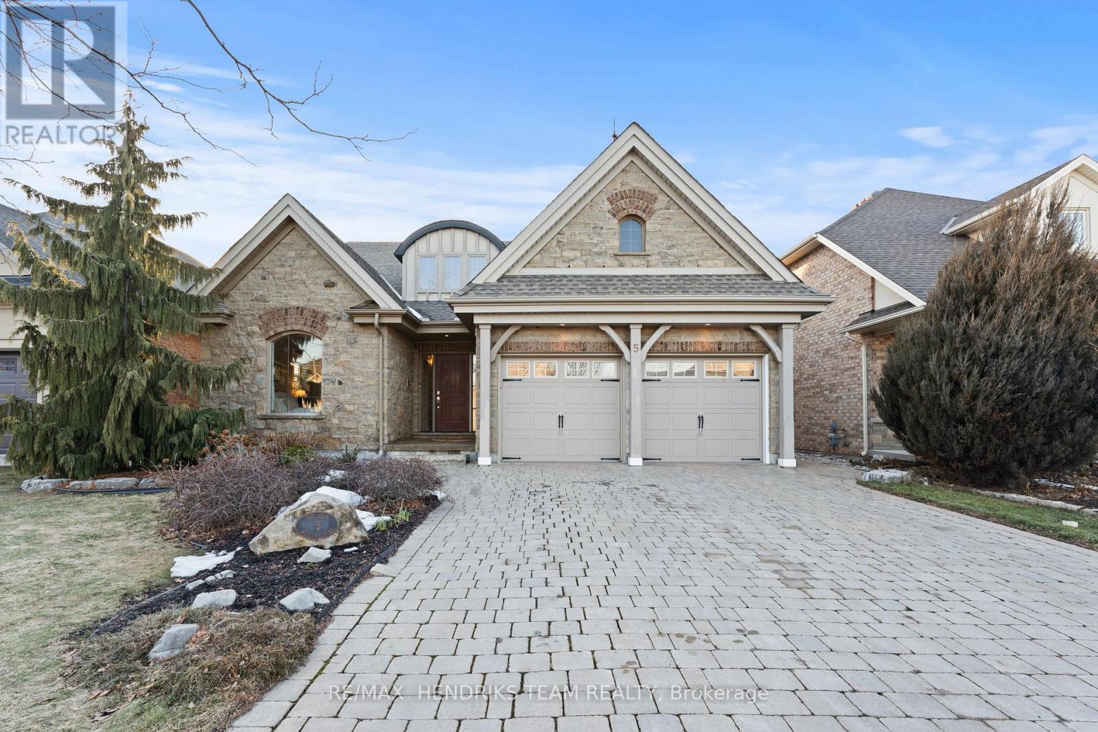 5 Mclean Court, St. Catharines, Ontario  L2W 0A2 - Photo 4 - X12851486