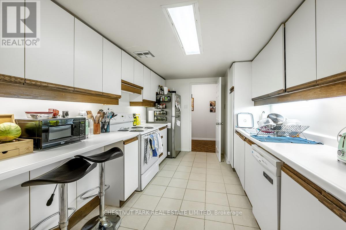 301 - 15 Mcmurrich Street, Toronto, Ontario  M5R 3M6 - Photo 17 - C12851464