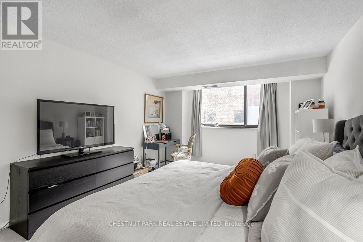 301 - 15 Mcmurrich Street, Toronto, Ontario  M5R 3M6 - Photo 18 - C12851464