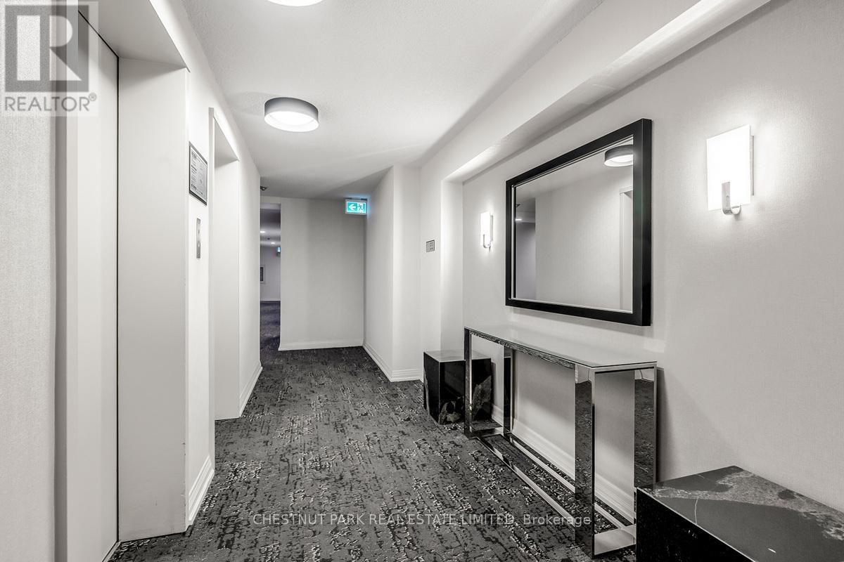 301 - 15 Mcmurrich Street, Toronto, Ontario  M5R 3M6 - Photo 4 - C12851464