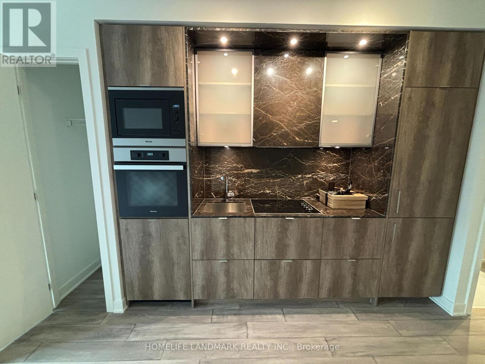 1614 - 11 Yorkville Avenue, Toronto, Ontario  M4W 0B7 - Photo 4 - C12851582