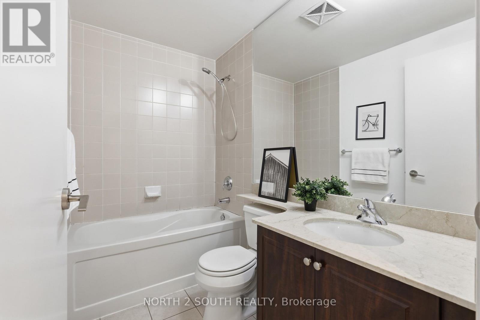 712 - 215 Fort York Boulevard, Toronto, Ontario  M5V 4A2 - Photo 17 - C12851662