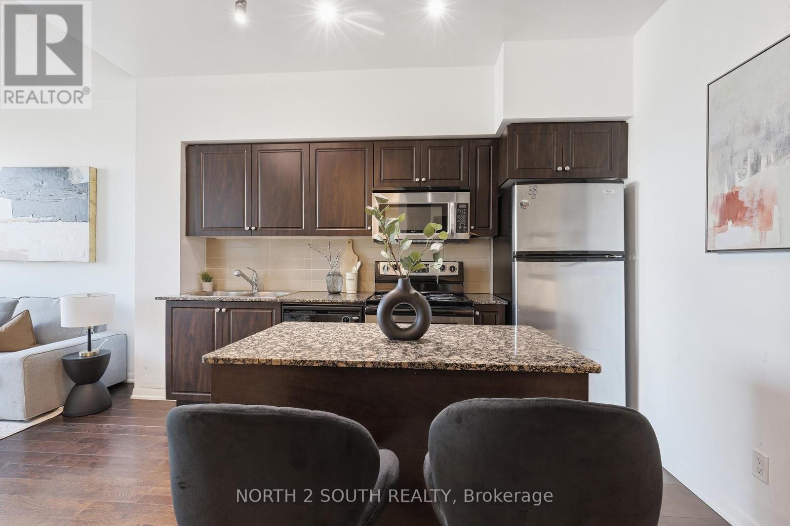 712 - 215 Fort York Boulevard, Toronto, Ontario  M5V 4A2 - Photo 3 - C12851662