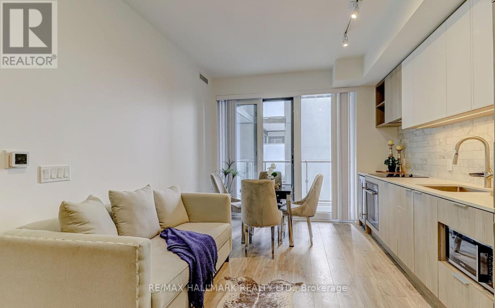 601 - 2020 Bathurst Street, Toronto, Ontario  M5P 0A6 - Photo 2 - C12851712