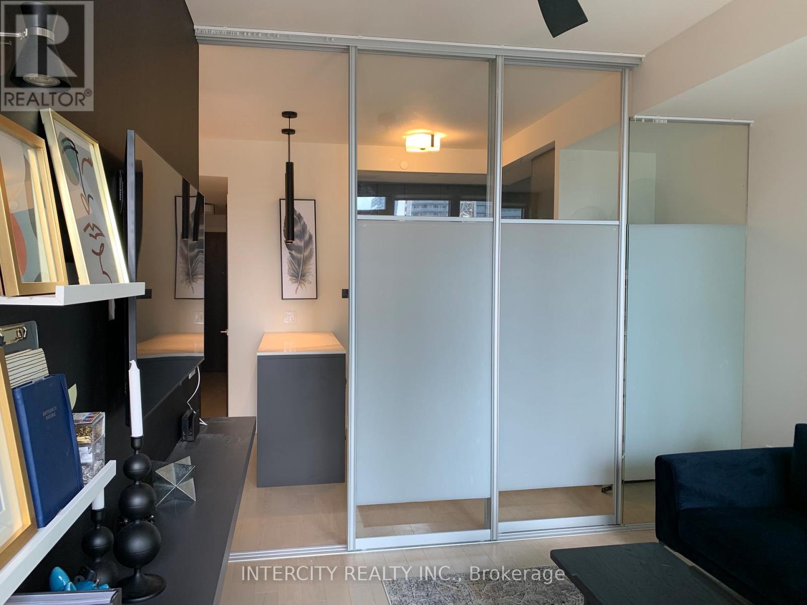 2516 - 330 Richmond Street W, Toronto, Ontario  M5V 1X2 - Photo 14 - C12851736