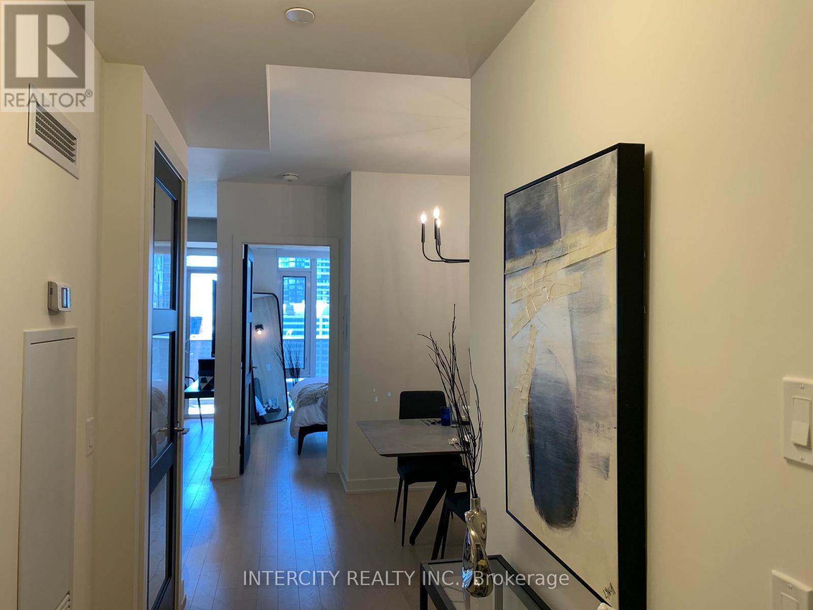 2516 - 330 Richmond Street W, Toronto, Ontario  M5V 1X2 - Photo 3 - C12851736