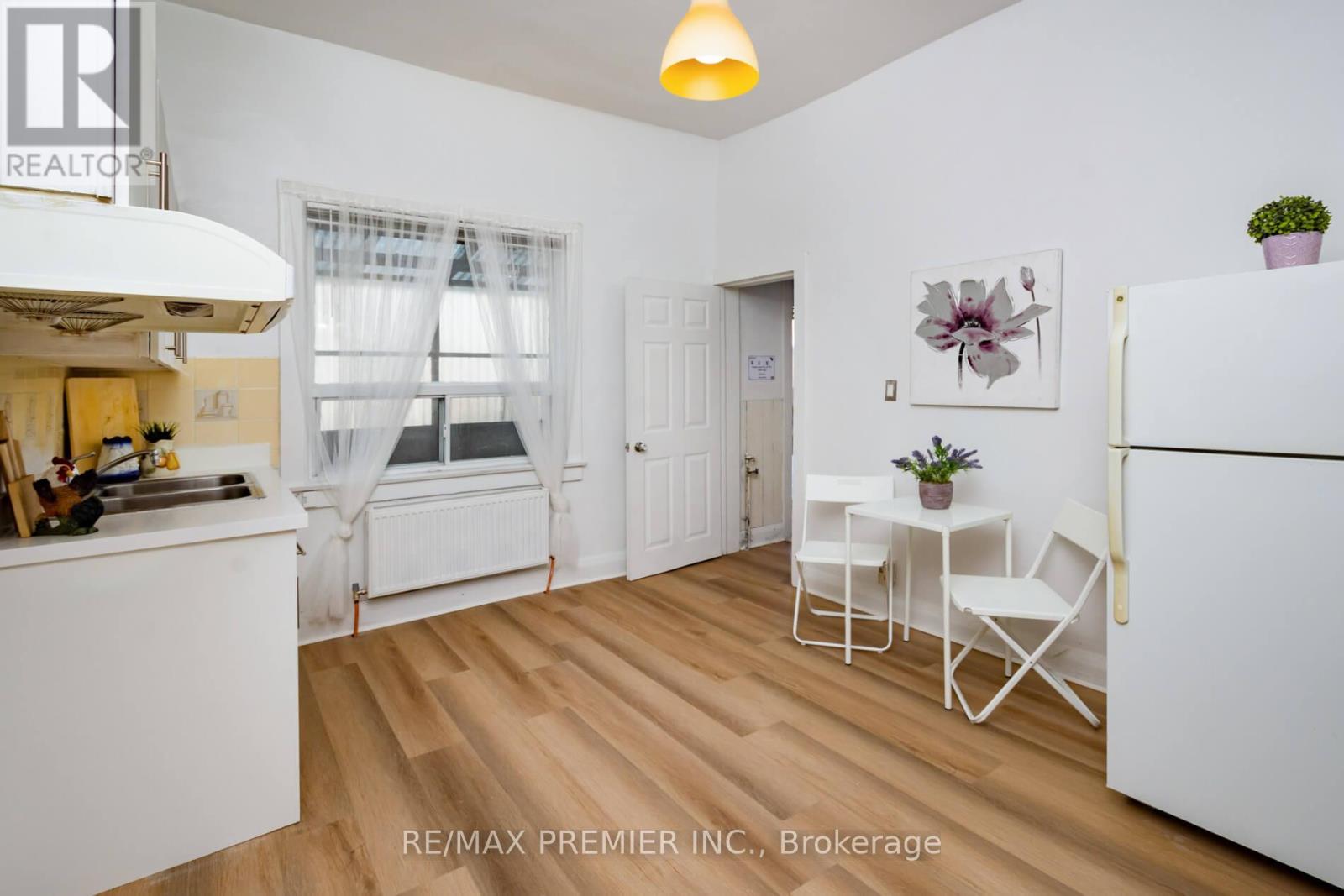 229 Bellwoods Avenue, Toronto, Ontario  M6J 2R2 - Photo 11 - C12851738