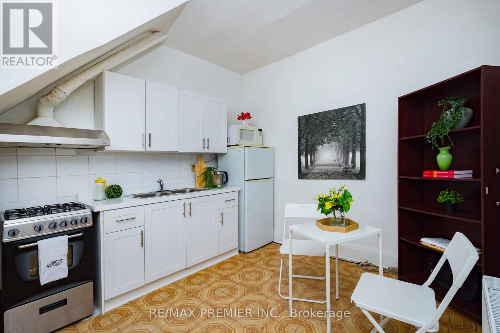 229 Bellwoods Avenue, Toronto, Ontario  M6J 2R2 - Photo 28 - C12851738