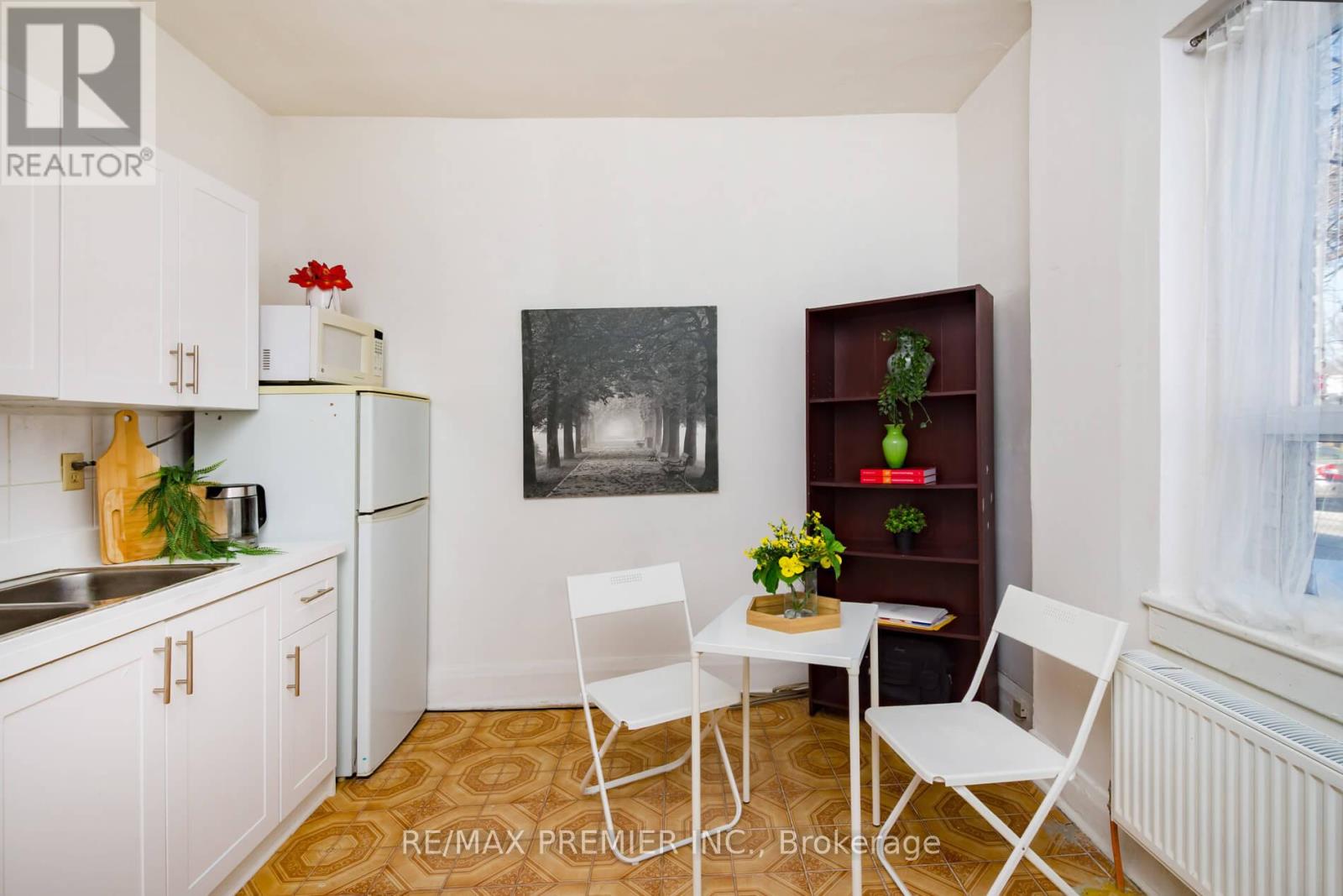 229 Bellwoods Avenue, Toronto, Ontario  M6J 2R2 - Photo 32 - C12851738