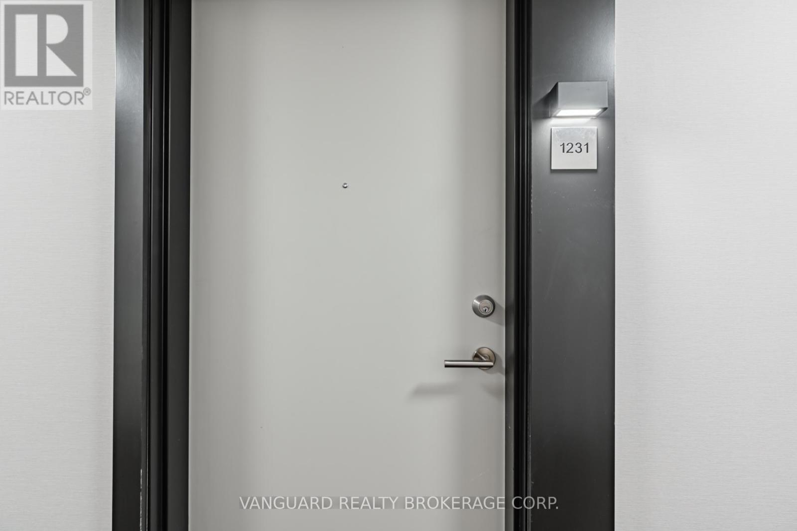 1231 - 2 David Eyer Road, Richmond Hill, Ontario  L4S 0N5 - Photo 2 - N12851492