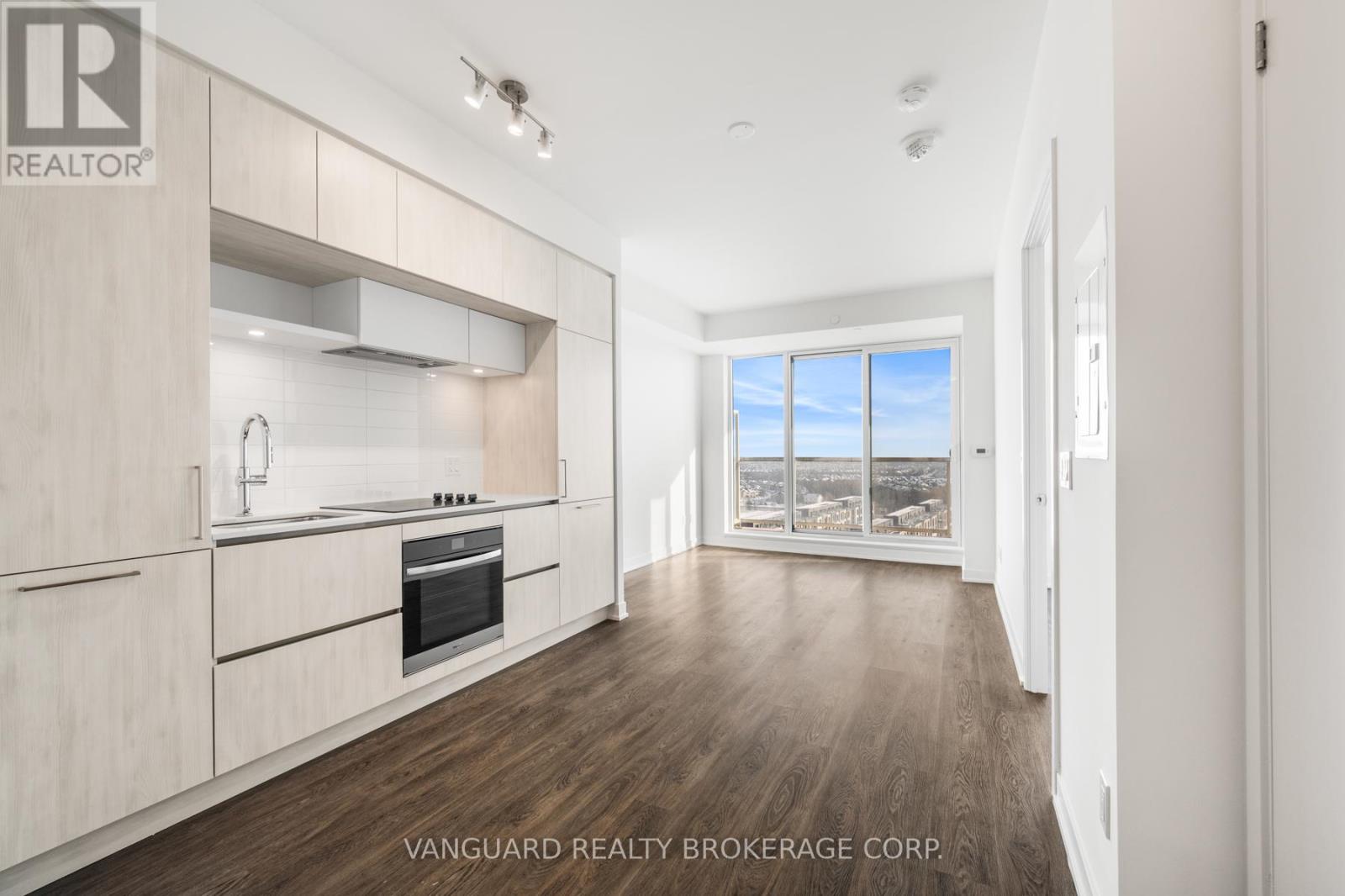 1231 - 2 David Eyer Road, Richmond Hill, Ontario  L4S 0N5 - Photo 4 - N12851492