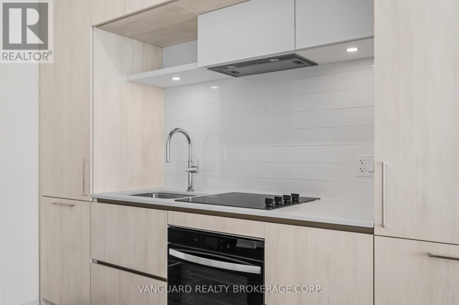 1231 - 2 David Eyer Road, Richmond Hill, Ontario  L4S 0N5 - Photo 8 - N12851492