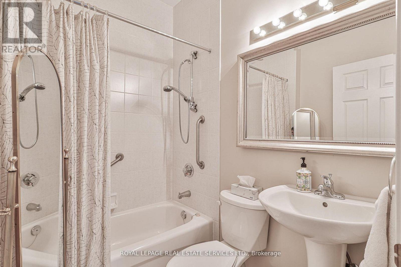 303 - 33 Wallace Street, Vaughan, Ontario  L4L 2P2 - Photo 15 - N12851520