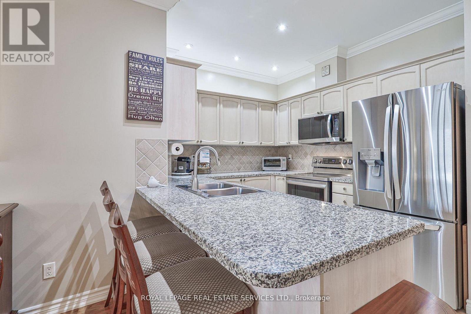 303 - 33 Wallace Street, Vaughan, Ontario  L4L 2P2 - Photo 2 - N12851520