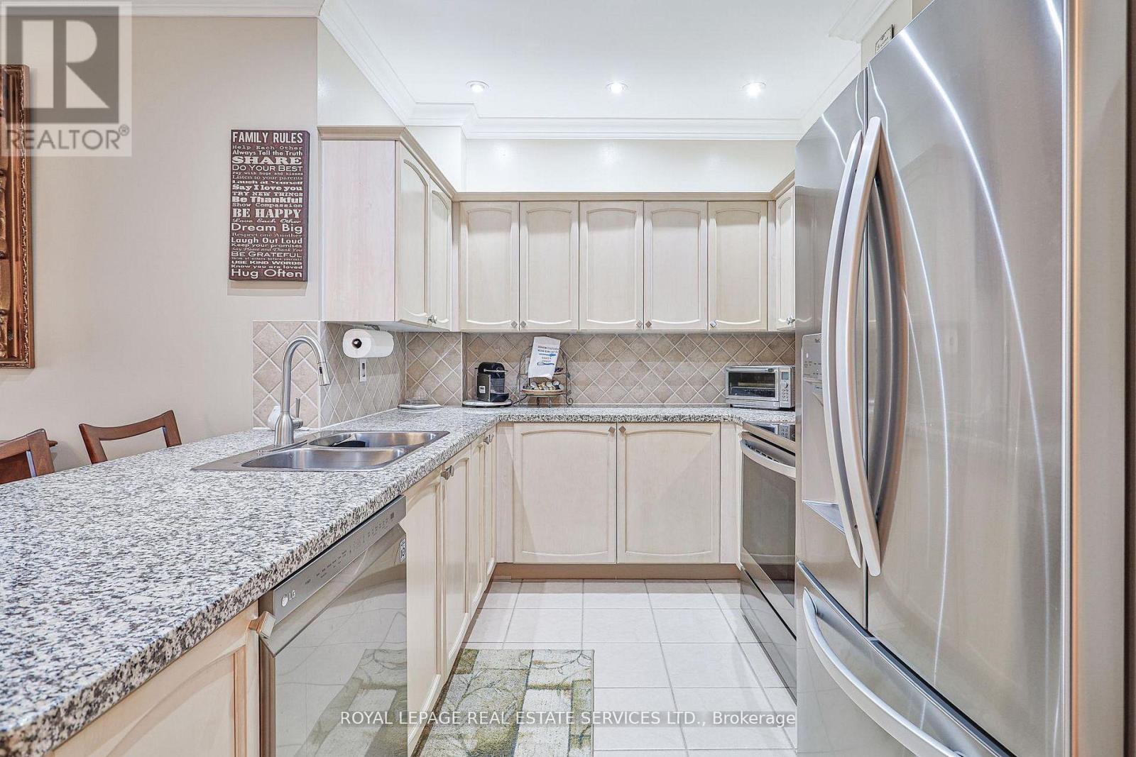 303 - 33 Wallace Street, Vaughan, Ontario  L4L 2P2 - Photo 3 - N12851520