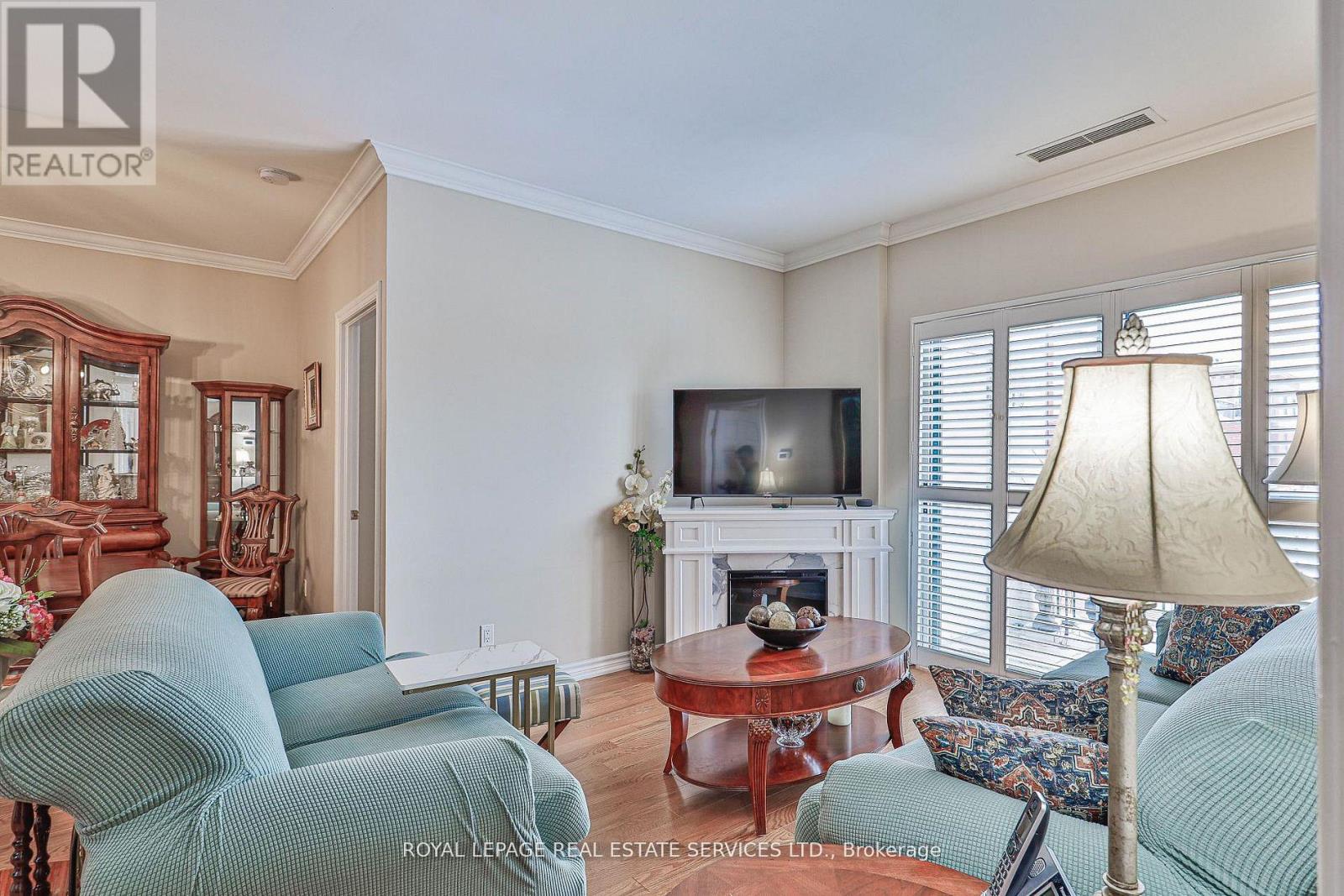 303 - 33 Wallace Street, Vaughan, Ontario  L4L 2P2 - Photo 9 - N12851520