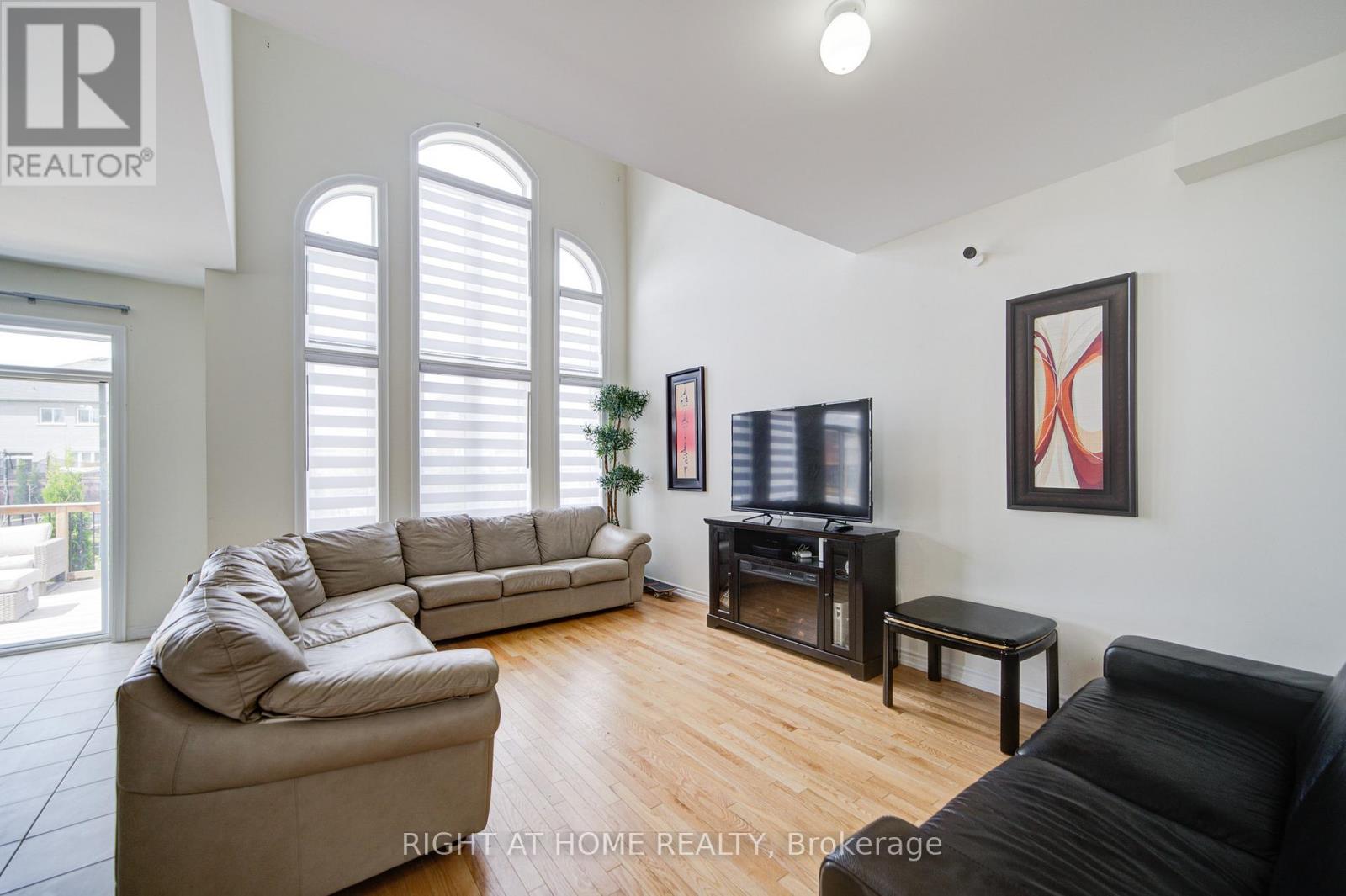 26 Pearl Street, Wasaga Beach, Ontario  L9Z 1J6 - Photo 10 - S12851576