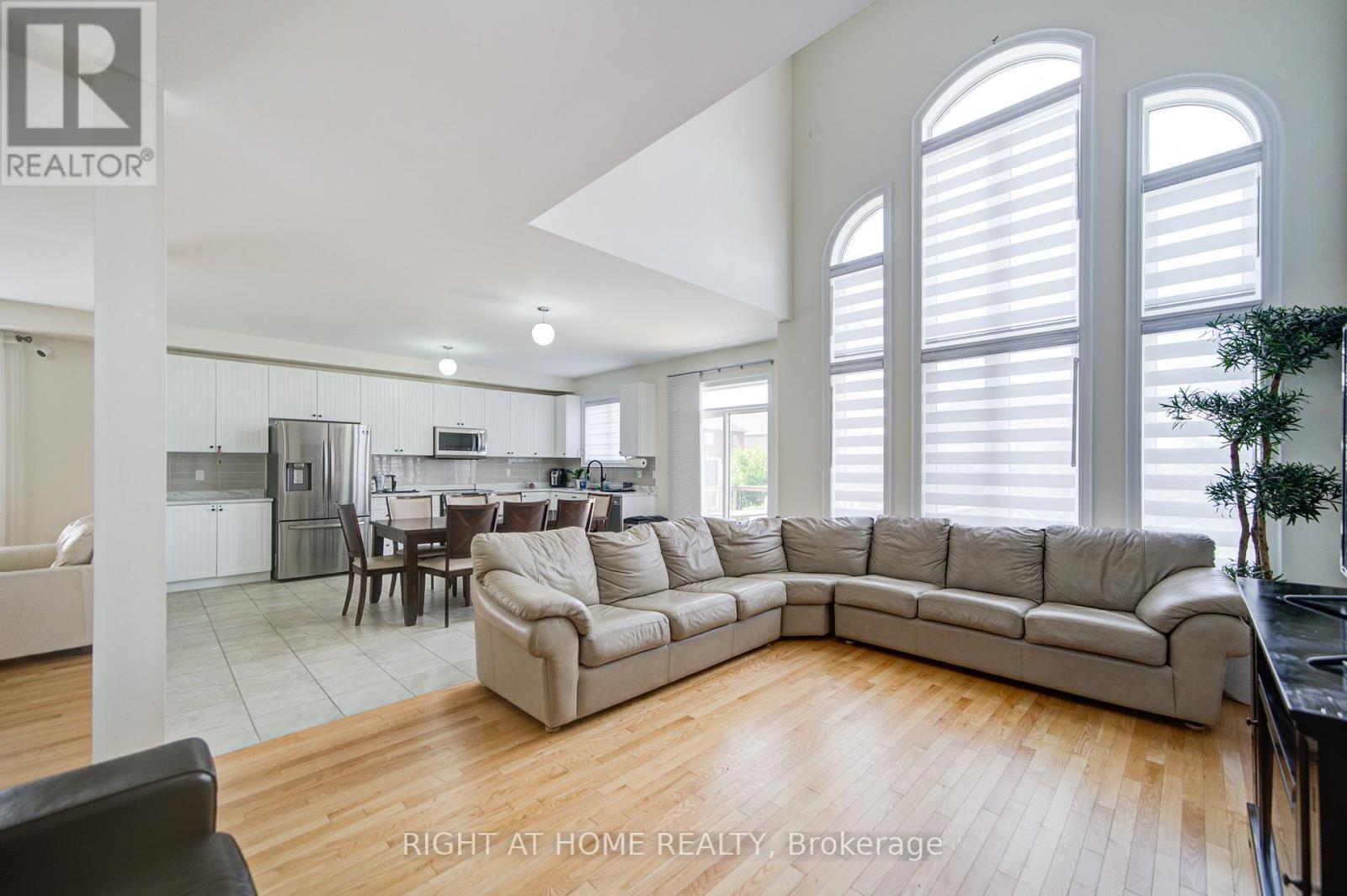 26 Pearl Street, Wasaga Beach, Ontario  L9Z 1J6 - Photo 11 - S12851576