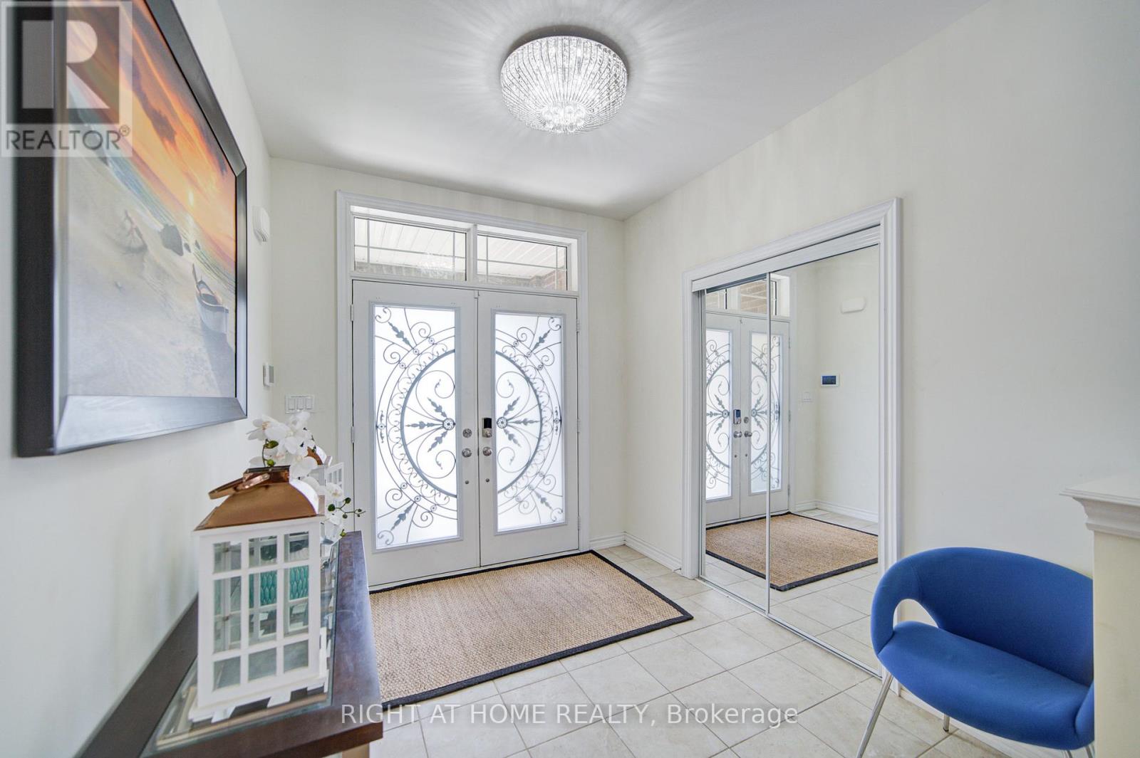 26 Pearl Street, Wasaga Beach, Ontario  L9Z 1J6 - Photo 2 - S12851576