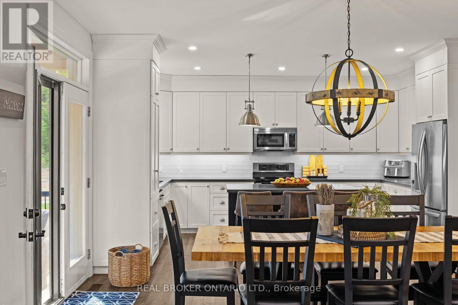 49 Sydenham Trail W, Clearview, Ontario  L0M 1H0 - Photo 12 - S12851652