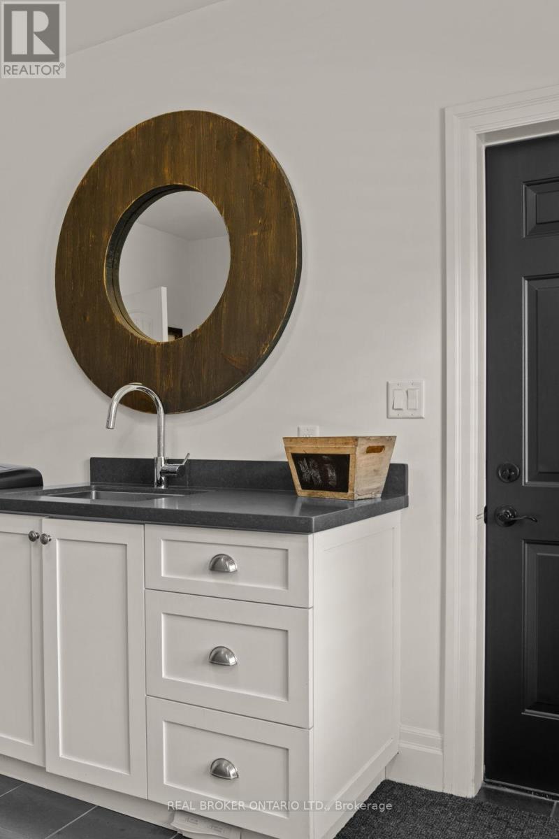 49 Sydenham Trail W, Clearview, Ontario  L0M 1H0 - Photo 32 - S12851652