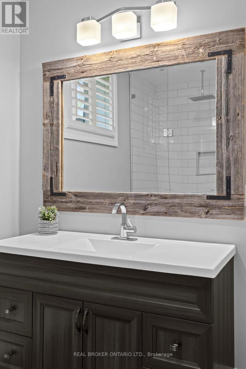 49 Sydenham Trail W, Clearview, Ontario  L0M 1H0 - Photo 36 - S12851652