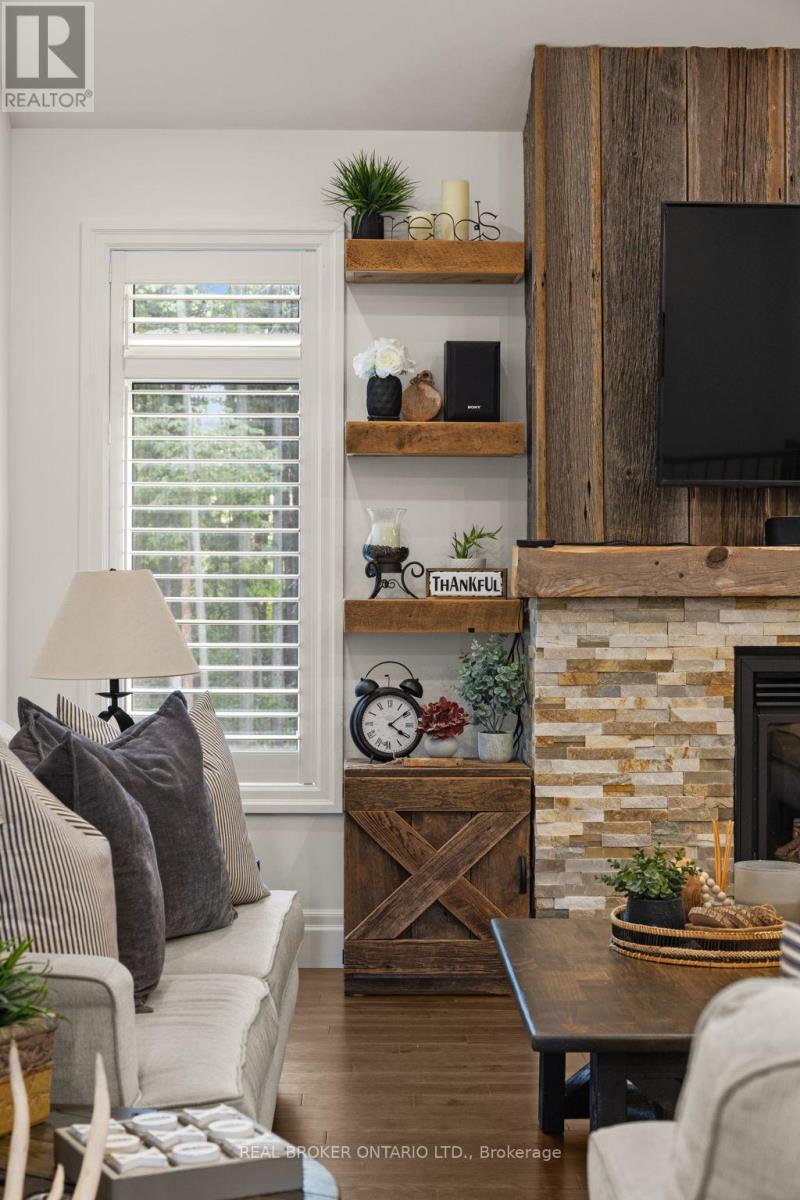 49 Sydenham Trail W, Clearview, Ontario  L0M 1H0 - Photo 6 - S12851652