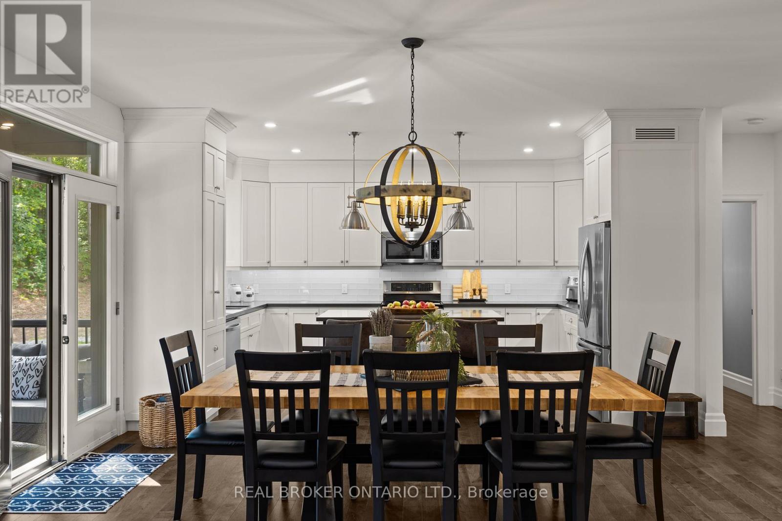 49 Sydenham Trail W, Clearview, Ontario  L0M 1H0 - Photo 9 - S12851652