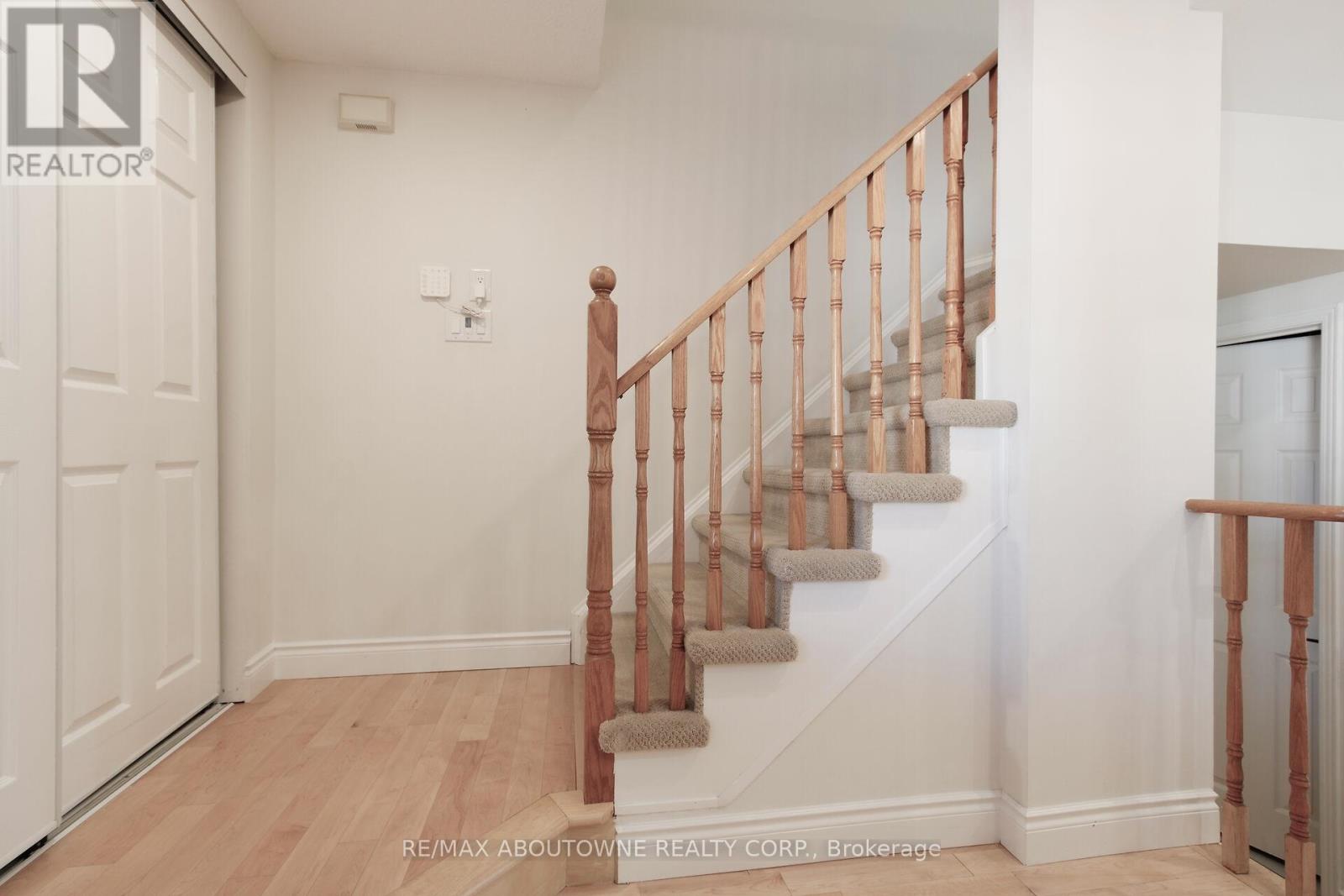 3845 Cedar Hedge Rise, Mississauga, Ontario  L5N 6X2 - Photo 15 - W12841434