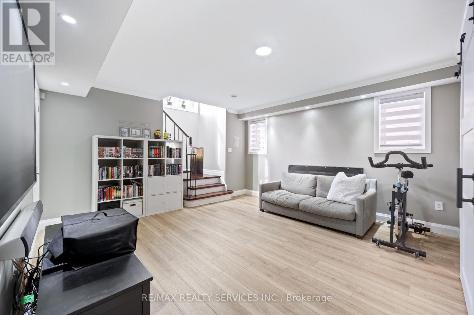 8 Bradwick Court, Caledon, Ontario  L7C 1B6 - Photo 25 - W12842406