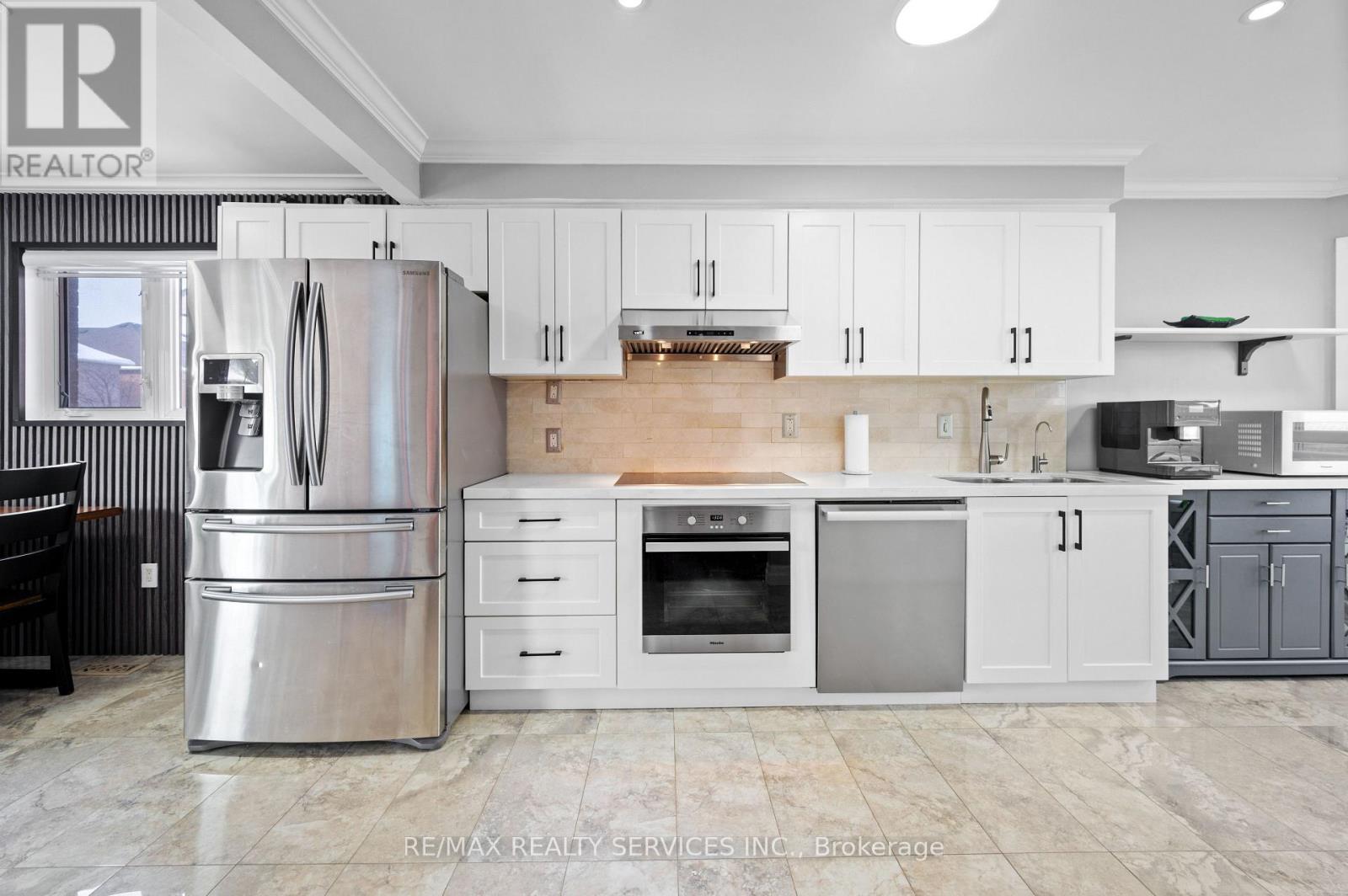 8 Bradwick Court, Caledon, Ontario  L7C 1B6 - Photo 14 - W12842406