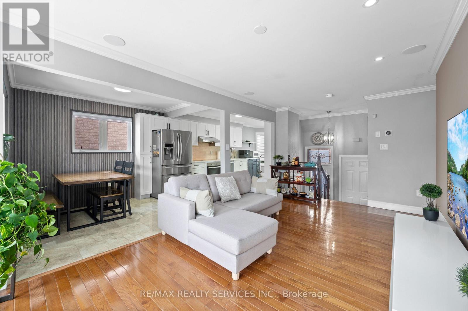 8 Bradwick Court, Caledon, Ontario  L7C 1B6 - Photo 11 - W12842406