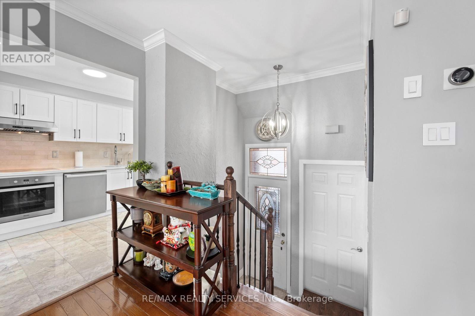 8 Bradwick Court, Caledon, Ontario  L7C 1B6 - Photo 6 - W12842406