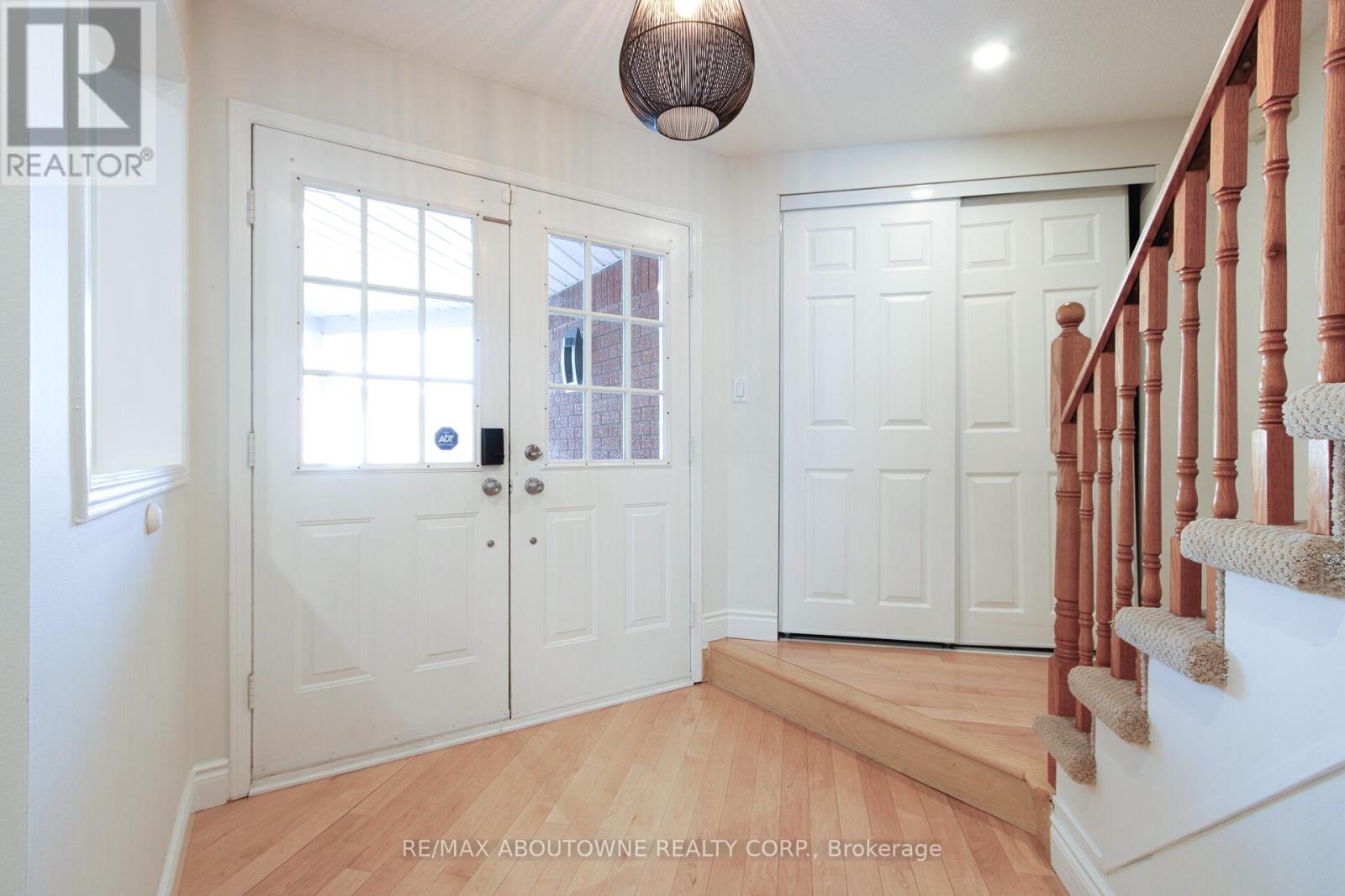 3845 Cedar Hedge Rise, Mississauga, Ontario  L5N 6X2 - Photo 7 - W12841434